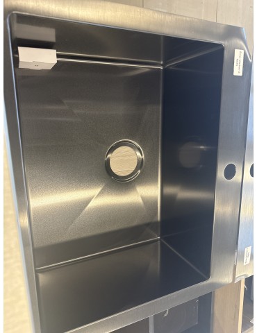 Évier 24"" légèrement endommagé